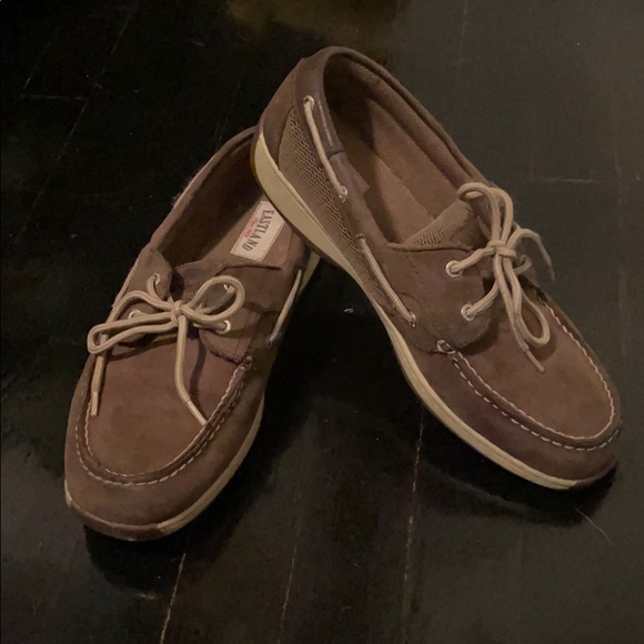 eastland skip boat shoe